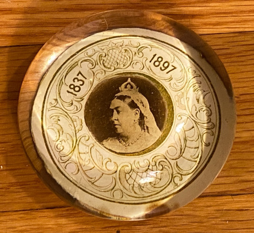 Queen victoria paperweight - victoria,