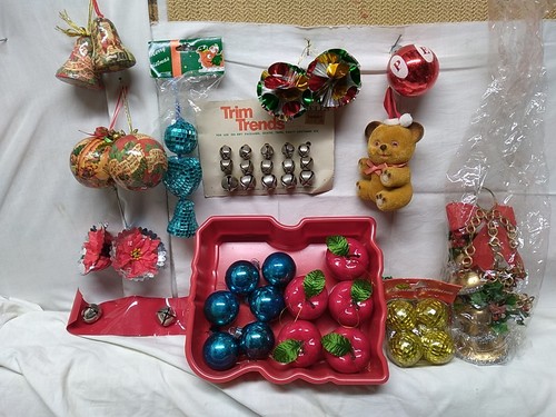 Christmas ornaments lot - of, 26+