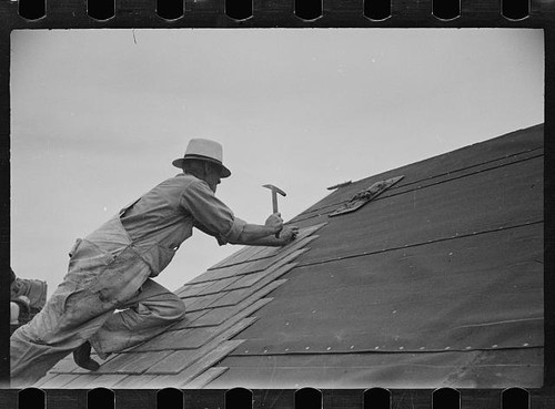 Photo roofing worker shingling - worker,