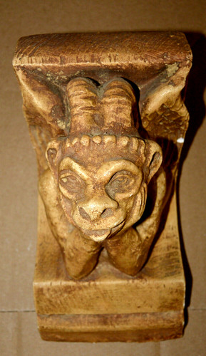 Vintage chalkware corbel - vintage, notre