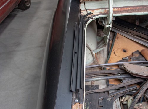 Upper center trunk gutter - trunk,