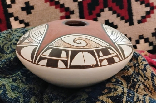 Hallmarked hopi seed - hopi, pot
