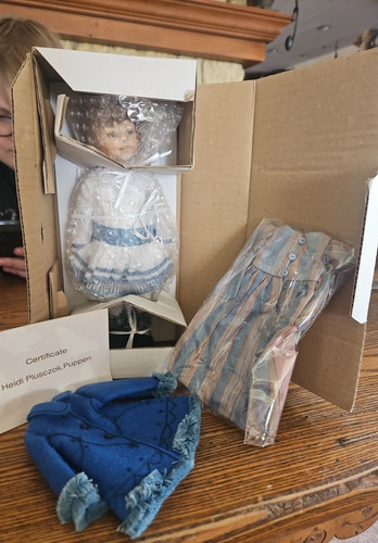 2009 ufdc doll - 2009,