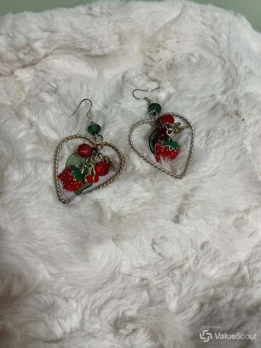 Strawberry heart enamel - strawberry,
