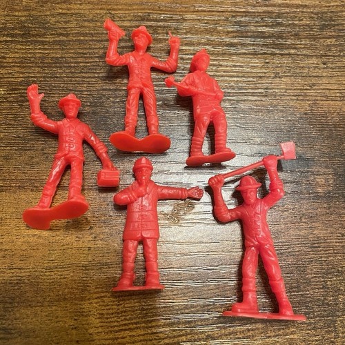 Vintage red firefighter - ✅vintage,