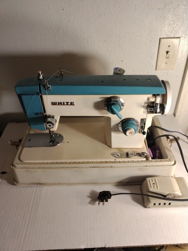 Vtg white model 455 sewing - white,