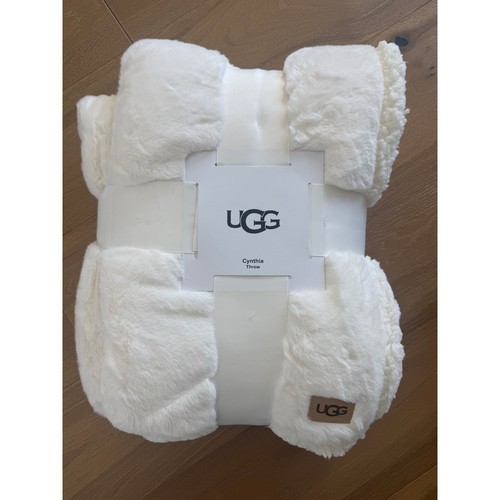New ugg cynthia throw blanket - new,