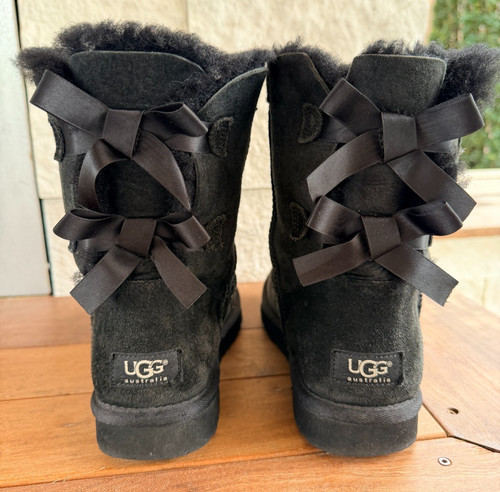 Ugg bailey bow black suede - ugg, ii