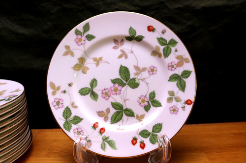 Wedgwood wild strawberry bone - strawberry,