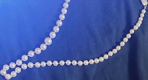 White pearl necklace graduated - white,