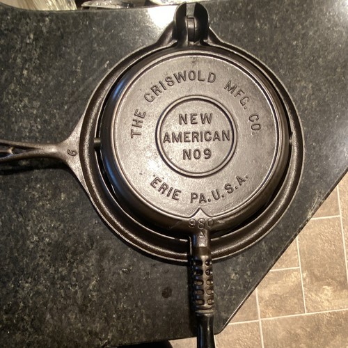 Griswold cast iron waffle - no.9,