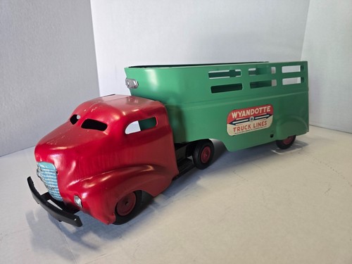 Vintage 1940s wyandotte truck - wyandotte,