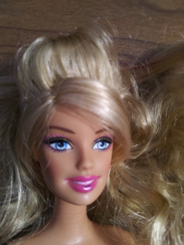 Barbie doll jointed knees - doll,