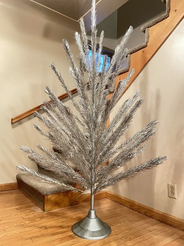 Vintage metal trees corp - vintage,