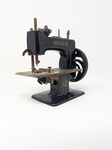 Oiled 1950s singer sew - oiled!,