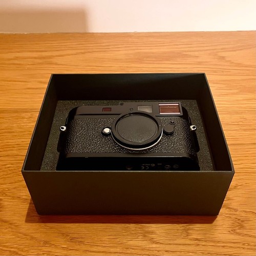 Leica black paint camera - leica,