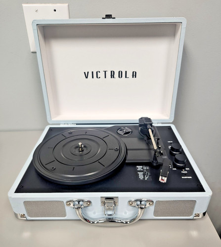 Victrola vintage 3speed - victrola,