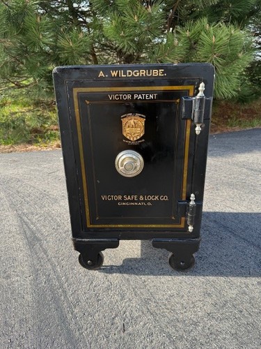 Antique victor safe - lock, co