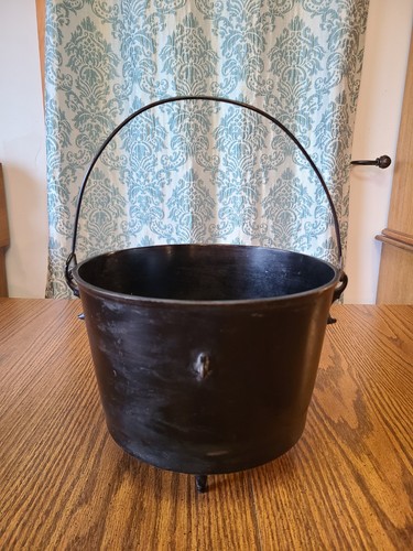 Cast iron bean pot - iron, gypsy