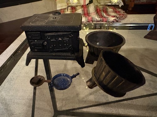 Vintage miniature cast iron - miniature,