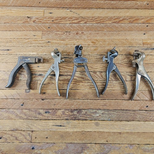 Vtg antique hand - saw, set
