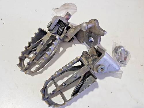 Left and right foot - right,