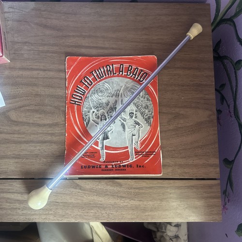 Vintage twirling baton - ,