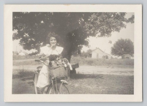 1940s rural young lady cruiser - 1940s,