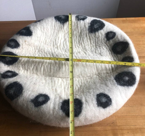 Felted wool cat - wool, cave