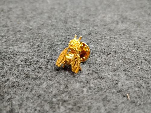 Vintage honey bee - bee, lapel