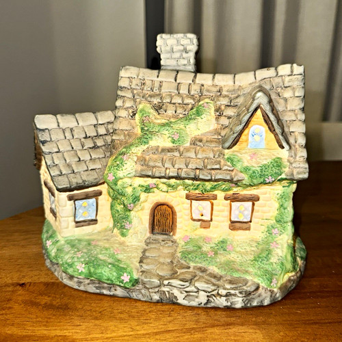 Illuminated ceramic cottage - illuminated,