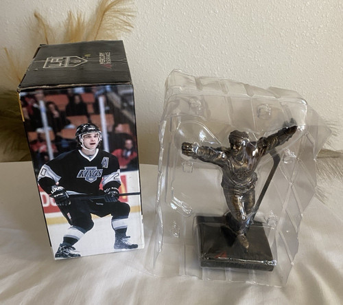 Luc robitaille mini statue - mini,