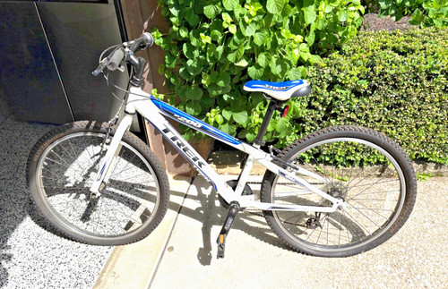 Trek mt200 mountain bike white - trek,
