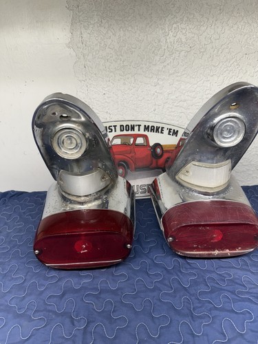 Pontiac 1957 taillight