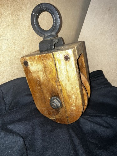 Vintage wooden pulley block - wooden,