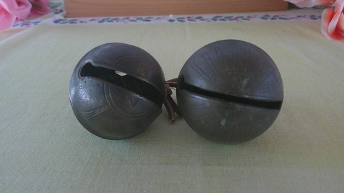 Pair antique petal - antique, n&s