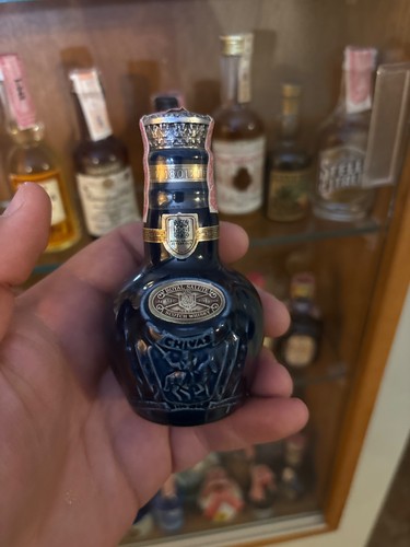 Royal salute scotch whisky - royal,