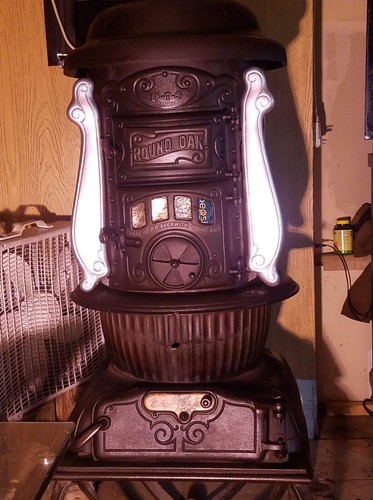 Round oak woodstove - oak,