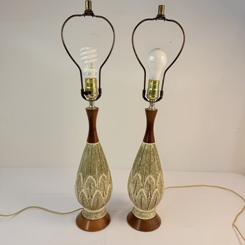 Pair p chalkware - of,