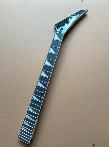 Black jackson guitar maple - black,