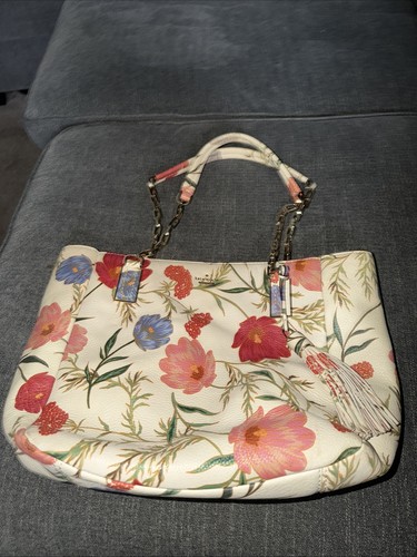 Kate spade kingston drive - kingston,