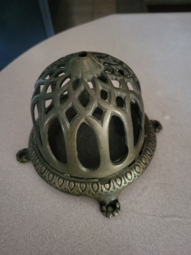 Antique cast iron bee - bee, hive