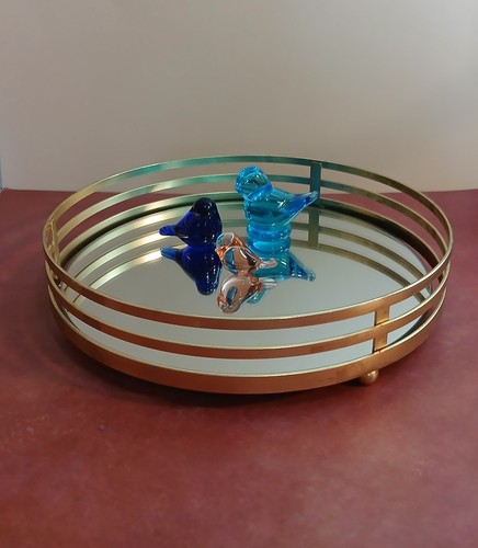 Round brass tone mirrored - tone,