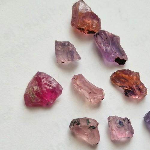 Rough sapphire 9ct - rough,
