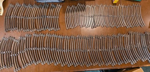 Scale curved lionel train - curved,