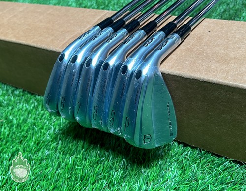 New right handed wilson staff - handed,