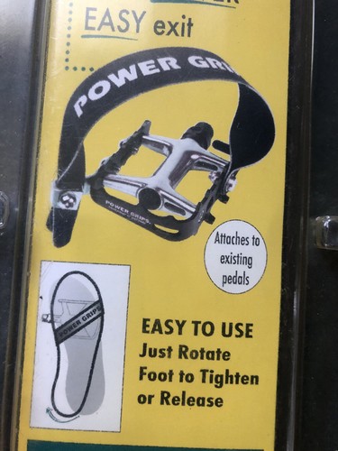 Power grips mountain road - mountain,
