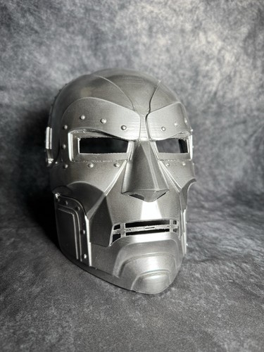 Doctor doom mcu avengers - mcu,