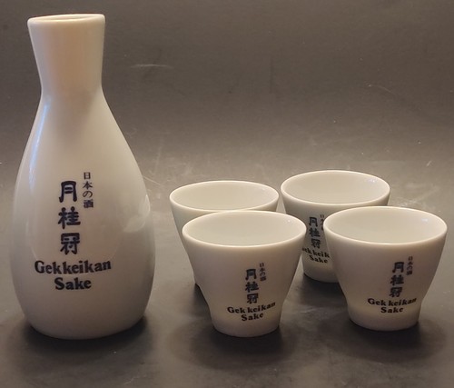 Gekkeikan sake set - set, bottle