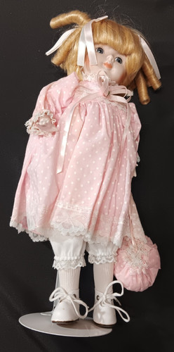 Duck house heirloom dolls - house,